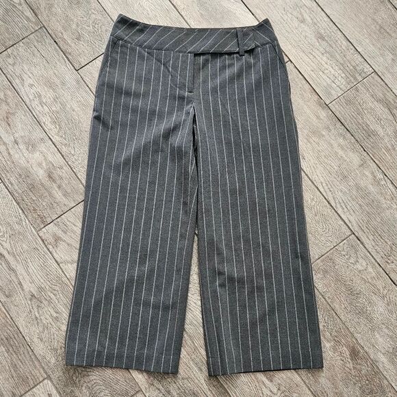 Apt. 9 Ava Stretch Gray Pin-Striped Capri Dress Pants Size 10 - Picture 1 of 8